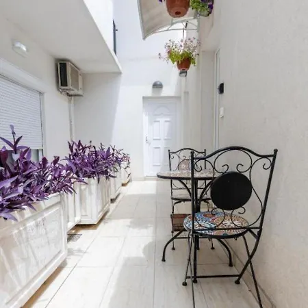 House Niko T With 6 Appartamento