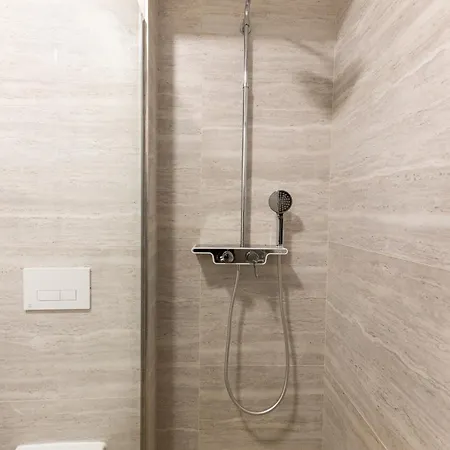 House Niko T With 6 *