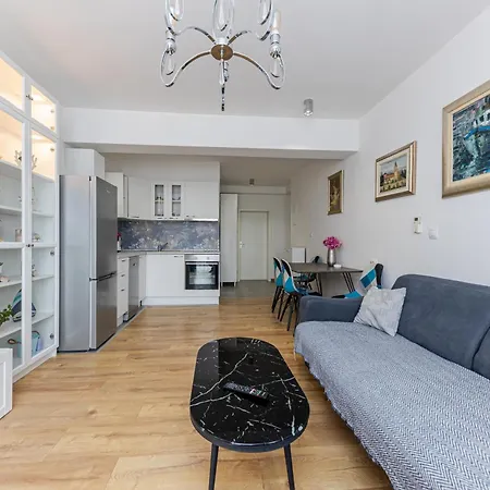 House Niko T With 6 Split