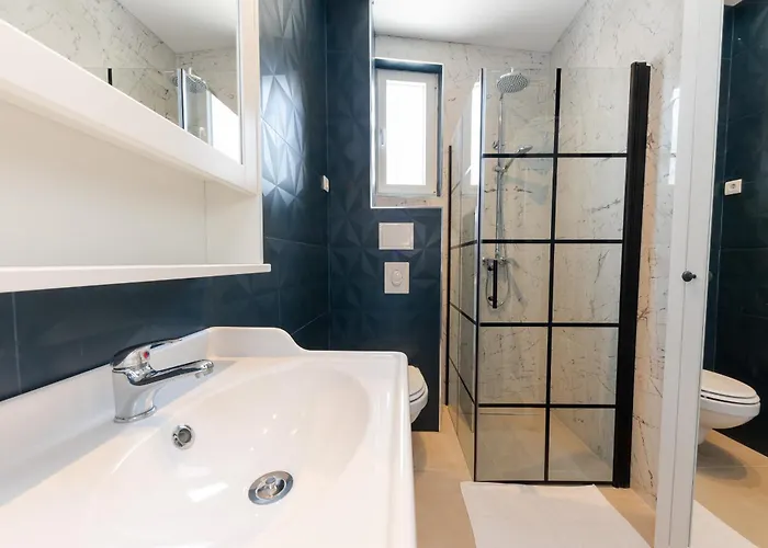 House Niko T With 6 *