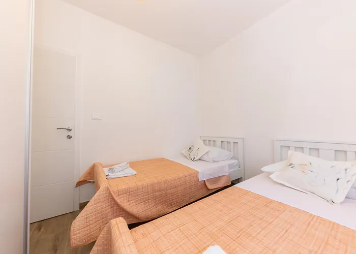 House Niko T With 6 Split