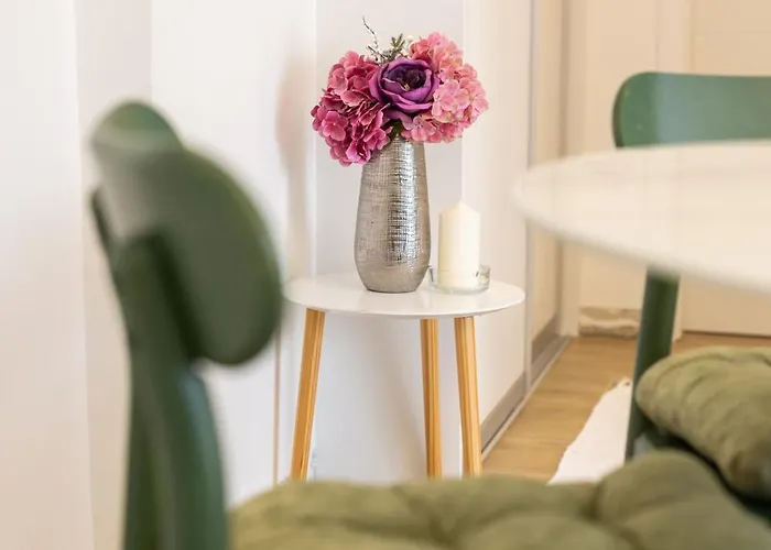 House Niko T With 6 Apartment *