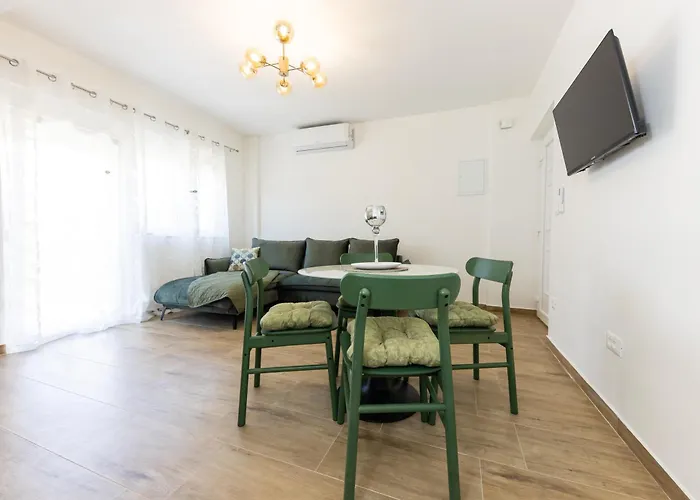 House Niko T With 6 *