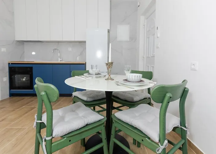 House Niko T With 6 Split