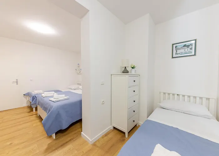 House Niko T With 6 Split