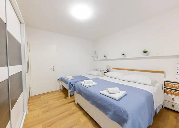 House Niko T With 6 Apartment *