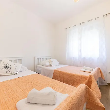 Apartment House Niko T With 6 *