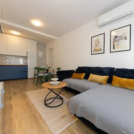 House Niko T With 6 *