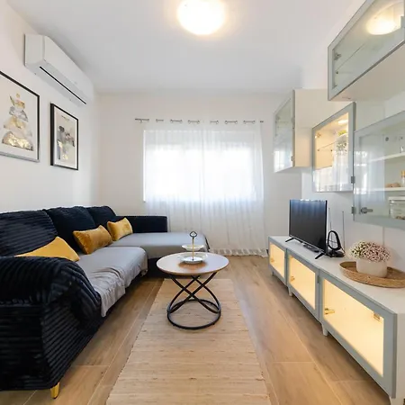 House Niko T With 6 *