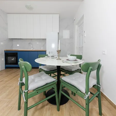 House Niko T With 6 Split