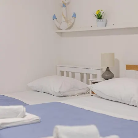 House Niko T With 6 Apartmán *