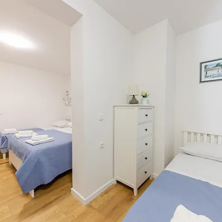 House Niko T With 6 Split