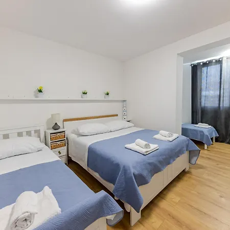 House Niko T With 6 Split