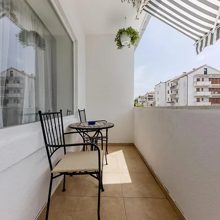 House Niko T With 6 *