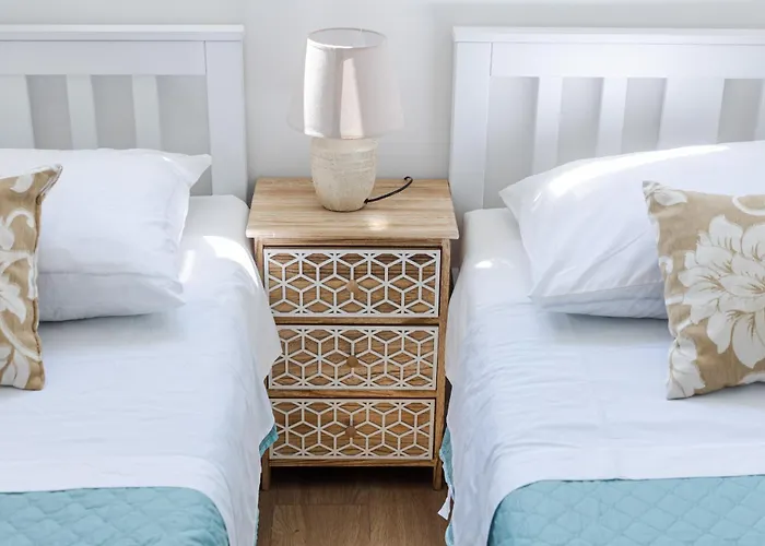 House Niko T With 6 Apartment Split