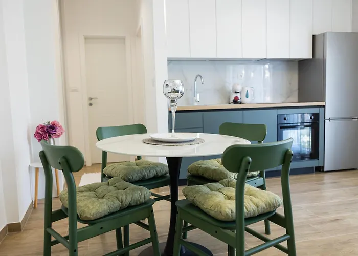 House Niko T With 6 Apartment *