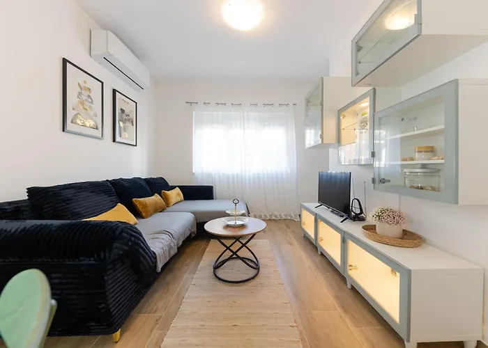 House Niko T With 6 *