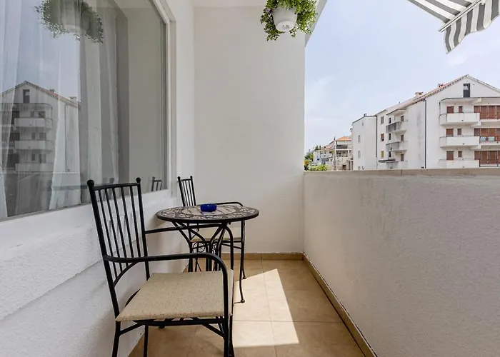 House Niko T With 6 *