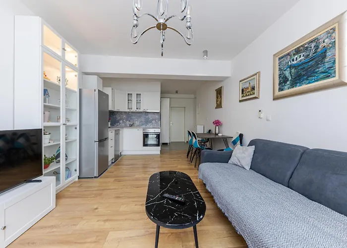 House Niko T With 6 Split